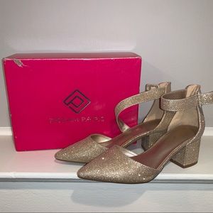 Gold glitter heels 👠